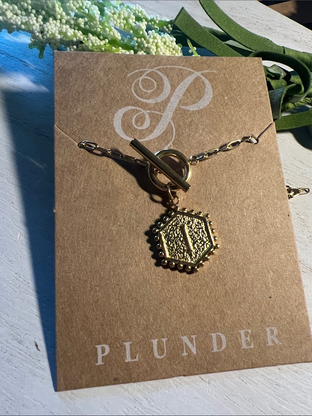 Plunder “I” necklace gold tone